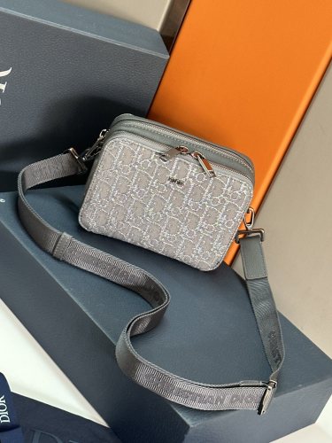 Handbag  Dior   93310  size  17 x 12.5 x 5   cm