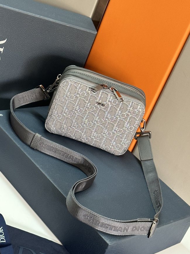 Handbag  Dior   93310  size  17 x 12.5 x 5   cm