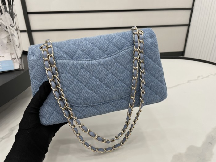 Handbag   Chanel  size  20 cm