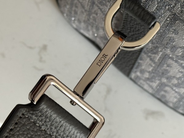 Handbag  Dior  93337  size  26 x 16x 14.5  cm