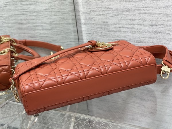 Handbag   Dior  size 26*6*14 cm