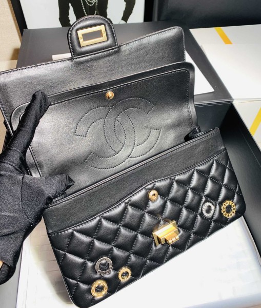 Handbag   Chanel  size  25  cm