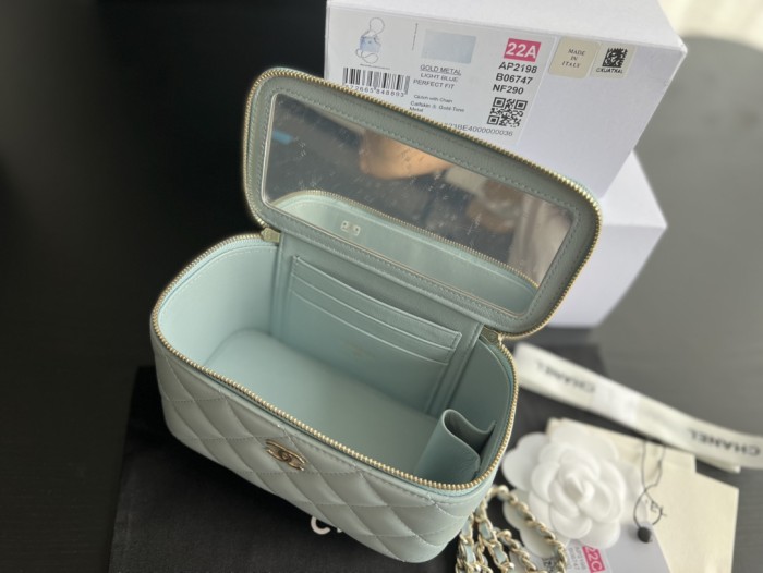  Handbag   Chanel  AP2199  size  17cmx9.5cmx8 cm 