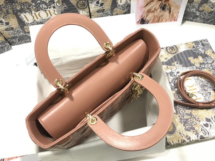 Handbag   Dior  M0566  size  32*25*11  cm