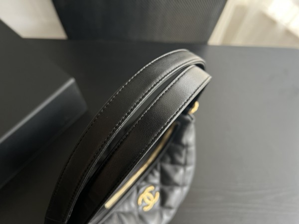  Handbag   Chanel  size  30cmx37cmx8 cm