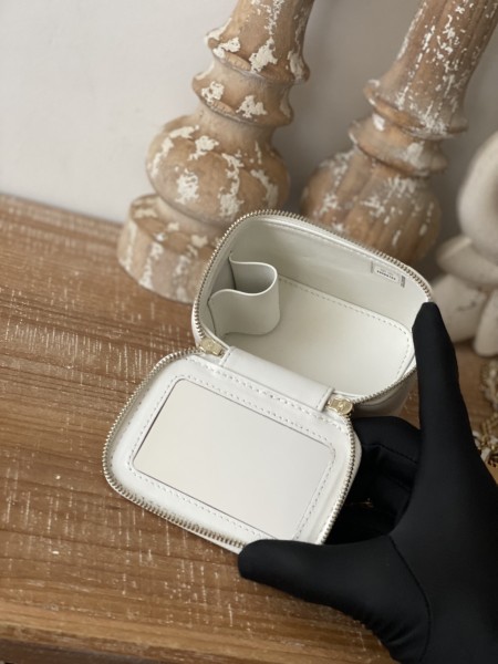 Handbag   Chanel  81218  size  11 8.5 7 cm