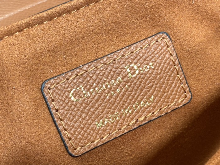 Handbag   Dior  size  19.5 cm