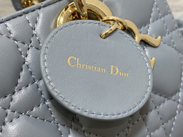 Handbag   Dior  size  22.5*6*11.5 cm
