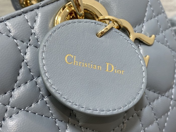 Handbag   Dior  size  22.5*6*11.5 cm
