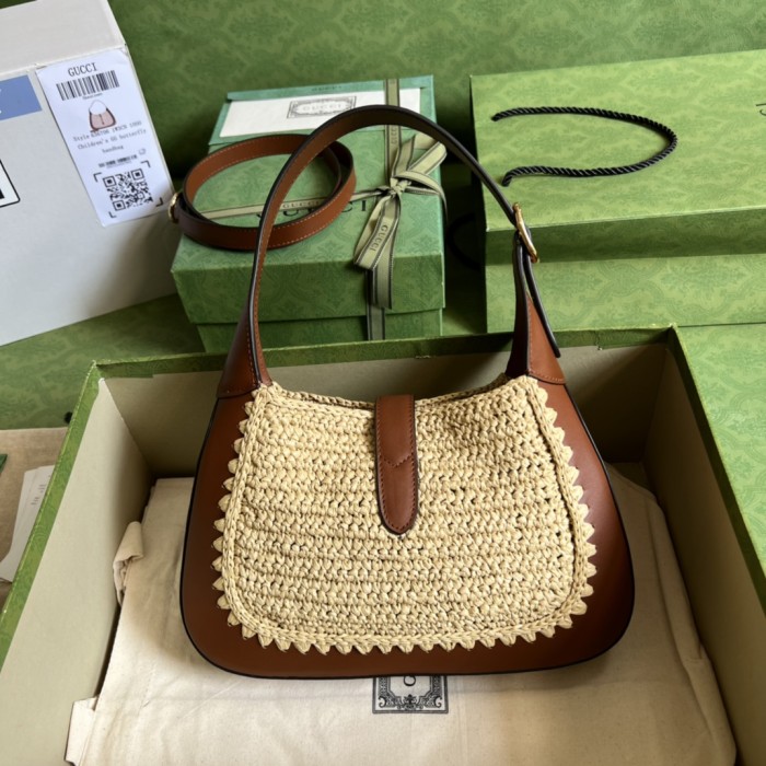 Handbag   Chanel  636709  size  27.5*19*4 cm