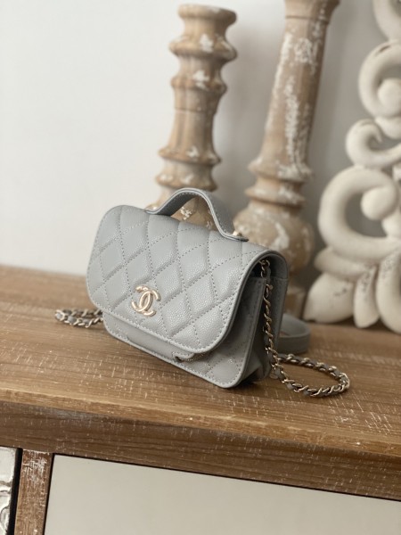 Handbag   Chanel  81215  size  15 Cm