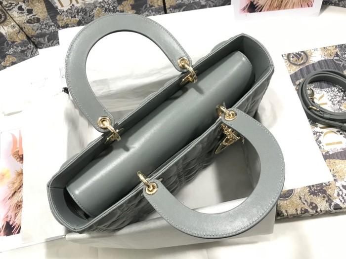 Handbag   Dior  M0566  size  32*25*11  cm