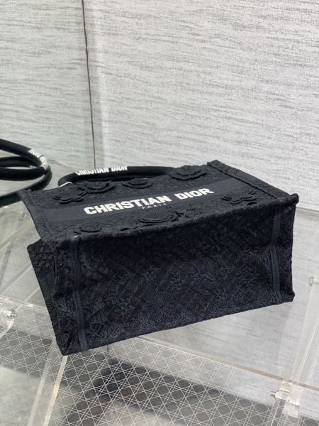 Handbag   Dior  size  26*8*22 cm