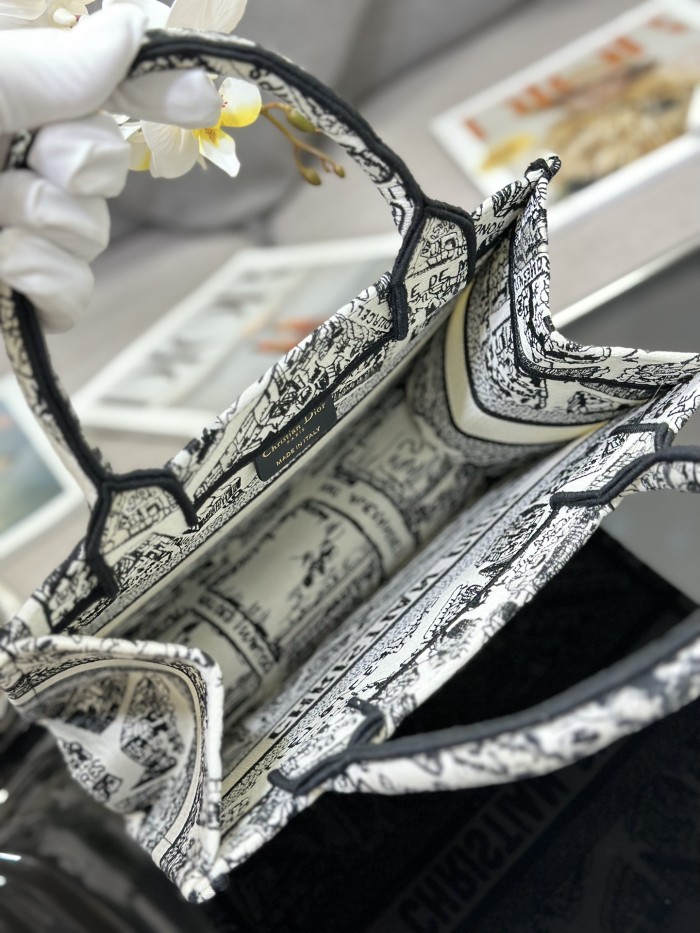 Handbag   Dior  M1286 size  26.5 x 21 x 14  cm