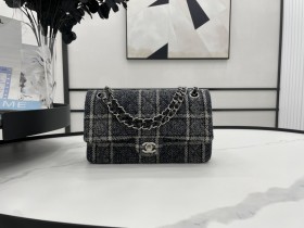 Handbag   Chanel  size 25 cm 