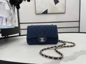 Handbag   Chanel  size  20 cm