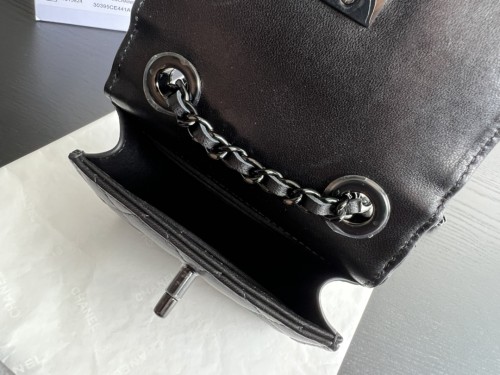  Handbag   Chanel  81633  size  11cmx11cmx5 cm  