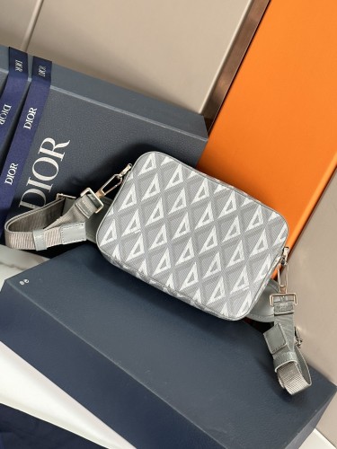 Handbag  Dior  93307  size  22 x 15 x 6  cm