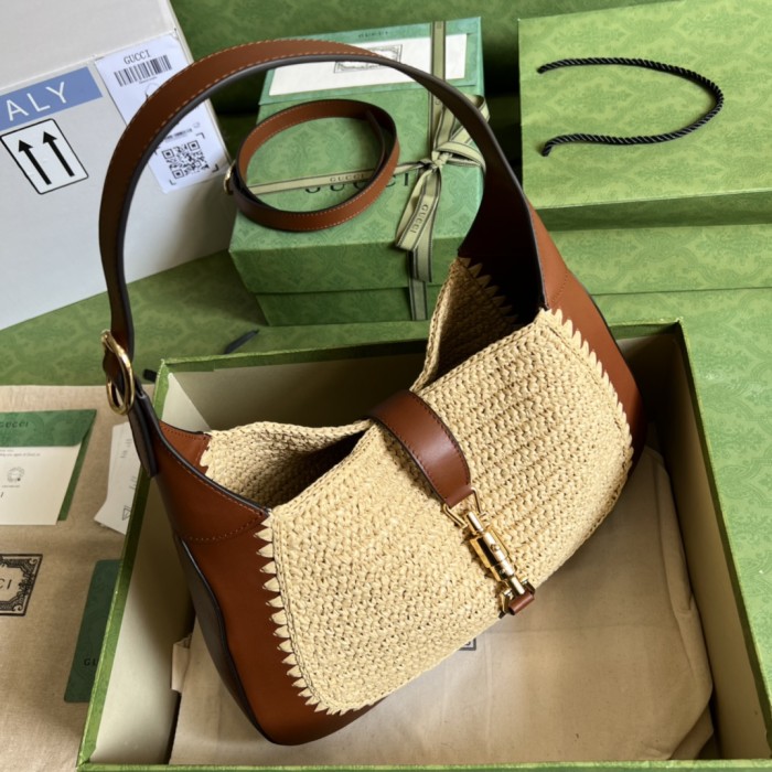 Handbag   Chanel  636712  size 35.5*25*4.5 cm