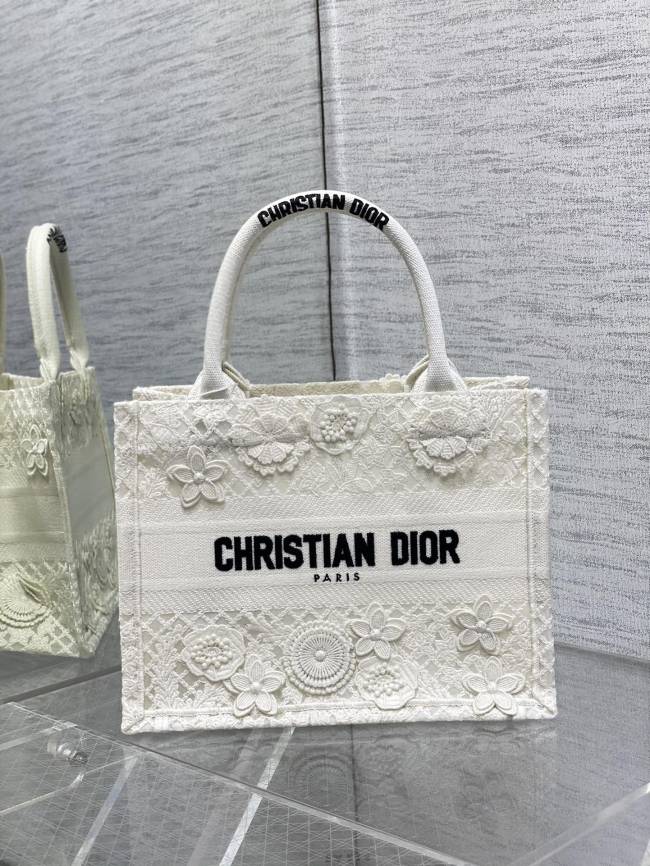 Handbag   Dior  size  26*8*22 cm