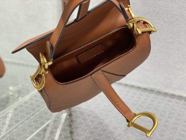 Handbag   Dior  size  19.5 cm