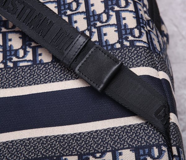 Handbag  Dior  99302  size 36x30x15 cm