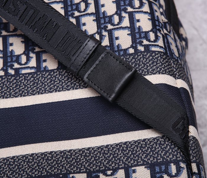 Handbag  Dior  99302  size 36x30x15 cm