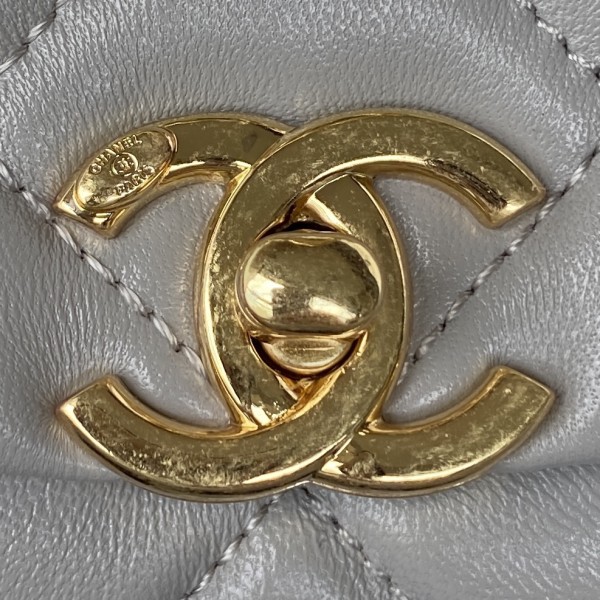 Handbag   Chanel   AS3365  size  17X8.5X11.5 Cm