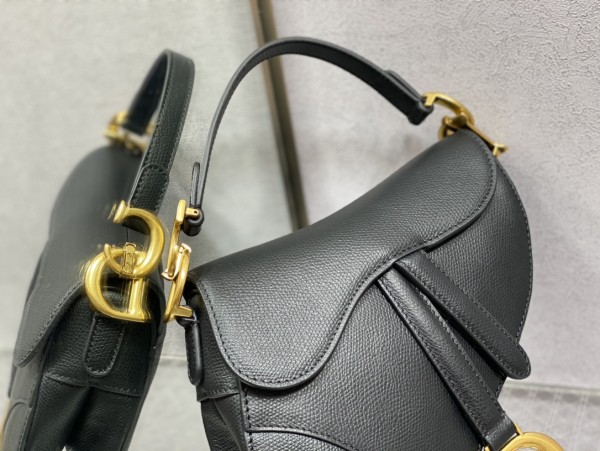  Handbag   Dior  size  19.5 cm