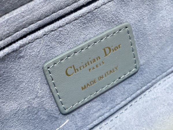 Handbag   Dior  size  22.5*6*11.5 cm