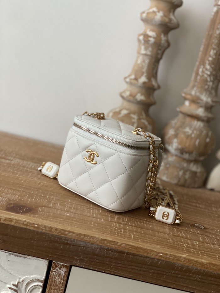 Handbag   Chanel  81218  size  11 8.5 7 cm