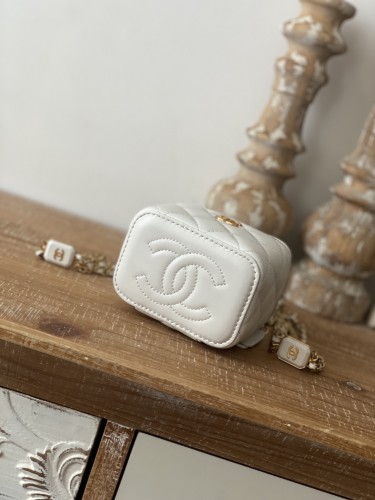 Handbag   Chanel  81218  size  11 8.5 7 cm