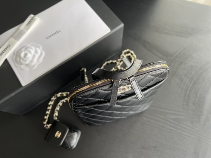  Handbag   Chanel  3332  size 22cmx23 cm