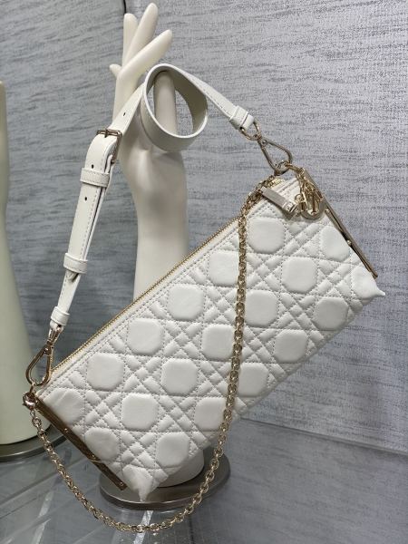 Handbag   Dior  size  27×12×5 cm