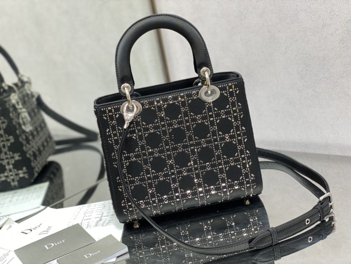 Handbag   Dior  size 24 cm