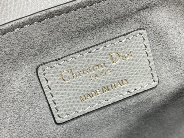  Handbag   Dior  size  19.5 cm