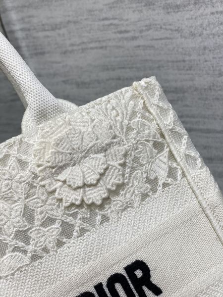 Handbag   Dior  size  26*8*22 cm