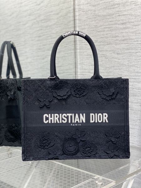 Handbag   Dior  size 36*18*28 cm