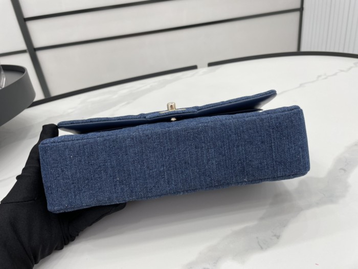 Handbag   Chanel  size 25 cm