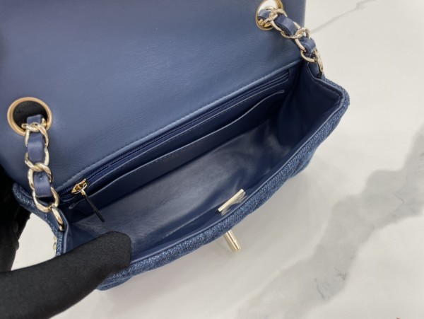 Handbag   Chanel  size  20 cm