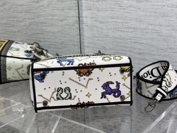 Handbag  Dior size  24*12*20 cm