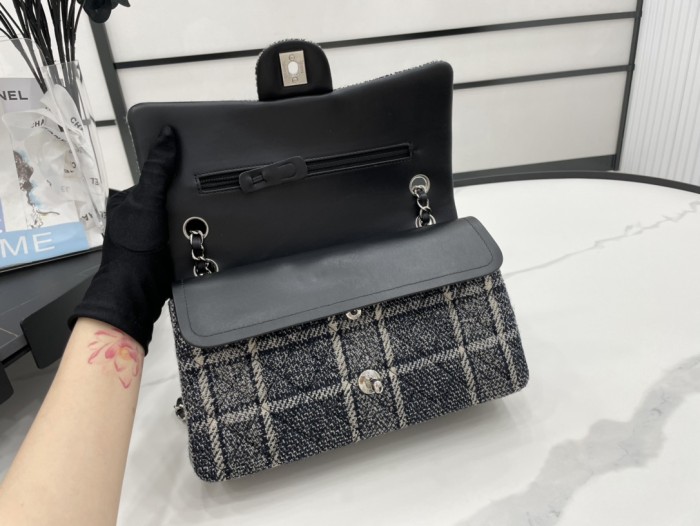 Handbag   Chanel  size 25 cm 