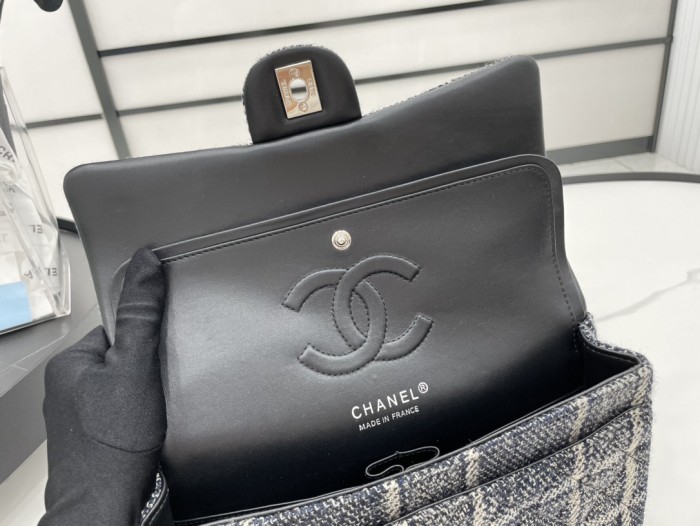 Handbag   Chanel  size 25 cm 