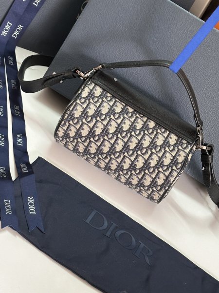 Handbag  Dior  93368  size  21x12 x 12  cm