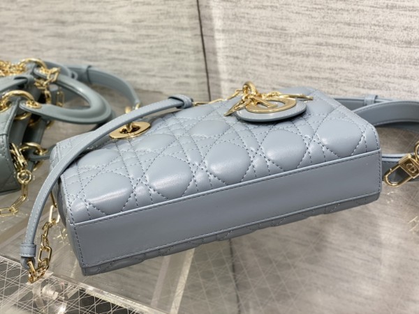 Handbag   Dior  size  22.5*6*11.5 cm