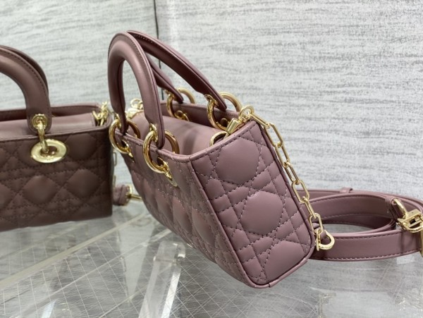 Handbag   Dior  size  22.5*6*11.5 cm