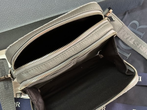 Handbag  Dior   93310  size  17 x 12.5 x 5   cm