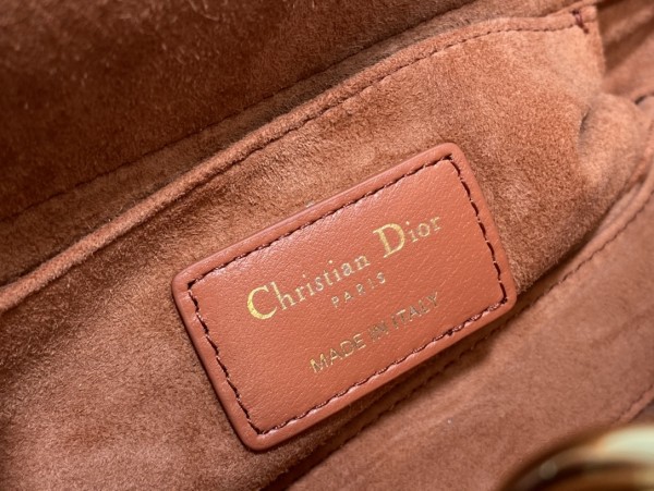 Handbag   Dior  size  22.5*6*11.5 cm