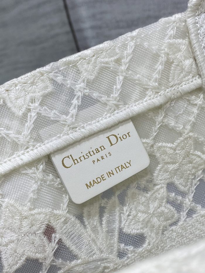 Handbag   Dior  size 36*18*28 cm