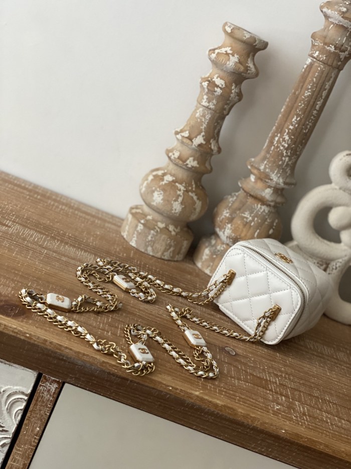 Handbag   Chanel  81218  size  11 8.5 7 cm